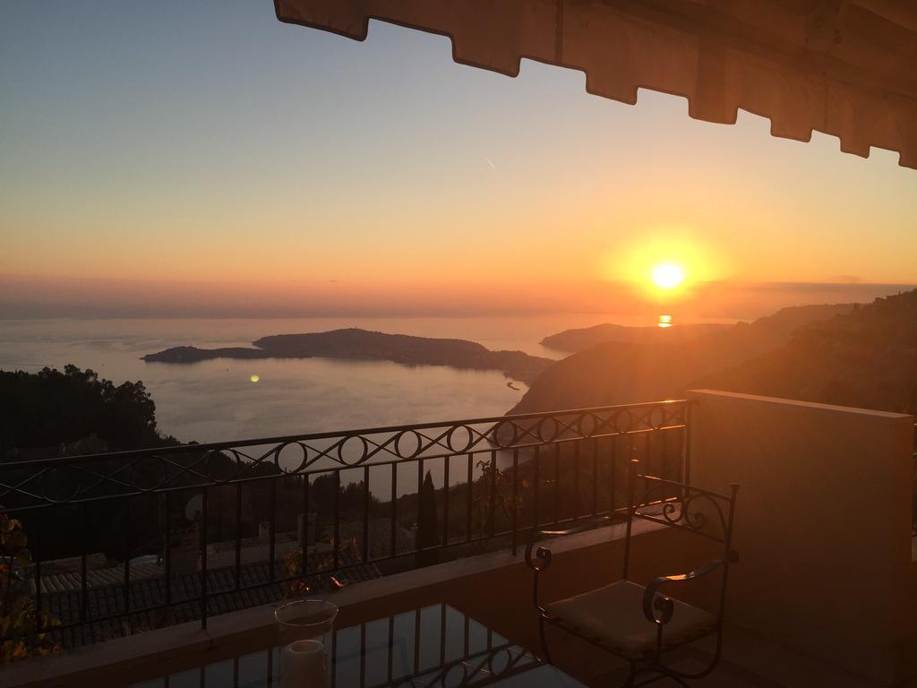 Sunny Panoramic Balcony Apartment Eze