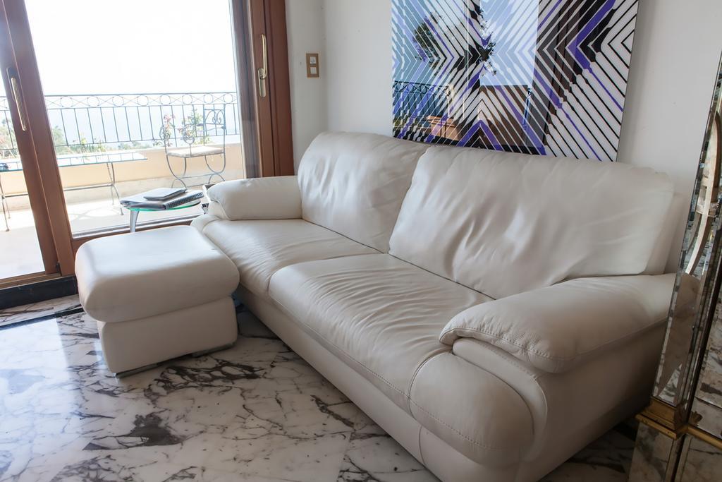 Sunny Panoramic Balcony Apartment Eze